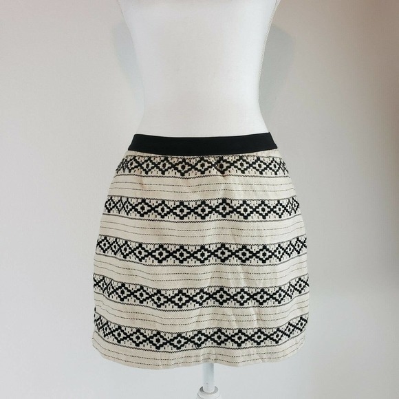 GAP Dresses & Skirts - Gap Aztec Print Mini Skirt Size 4 Black & Cream